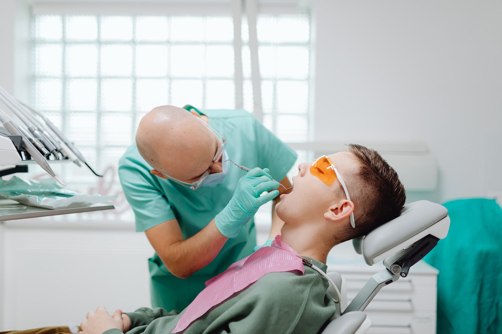 Restauración dental composite